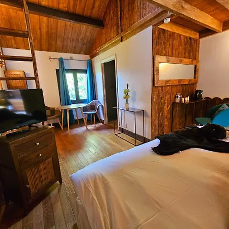 Au Refuge Des 3 Ours - D'hotes Et Essuiles-Saint-Rimault