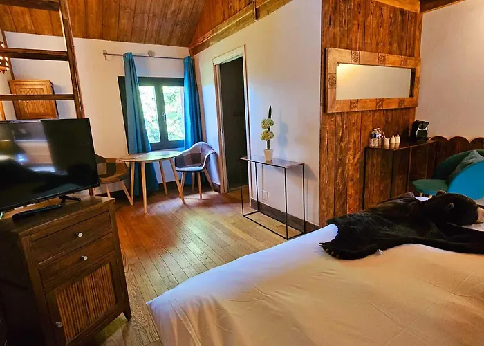 Au Refuge Des 3 Ours - D'hotes Et Montreuil-sur-Breche