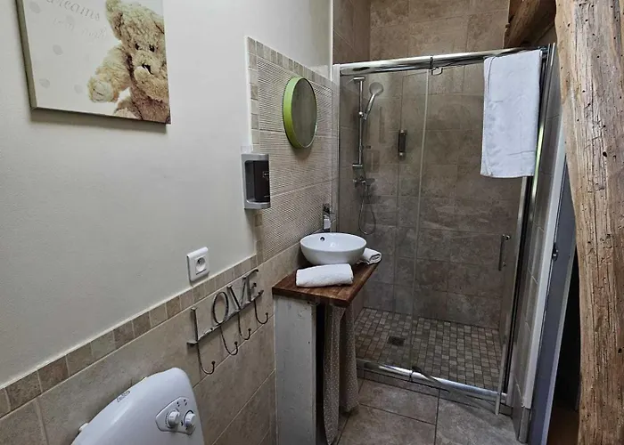 Au Refuge Des 3 Ours - D'hotes Et Montreuil-sur-Breche